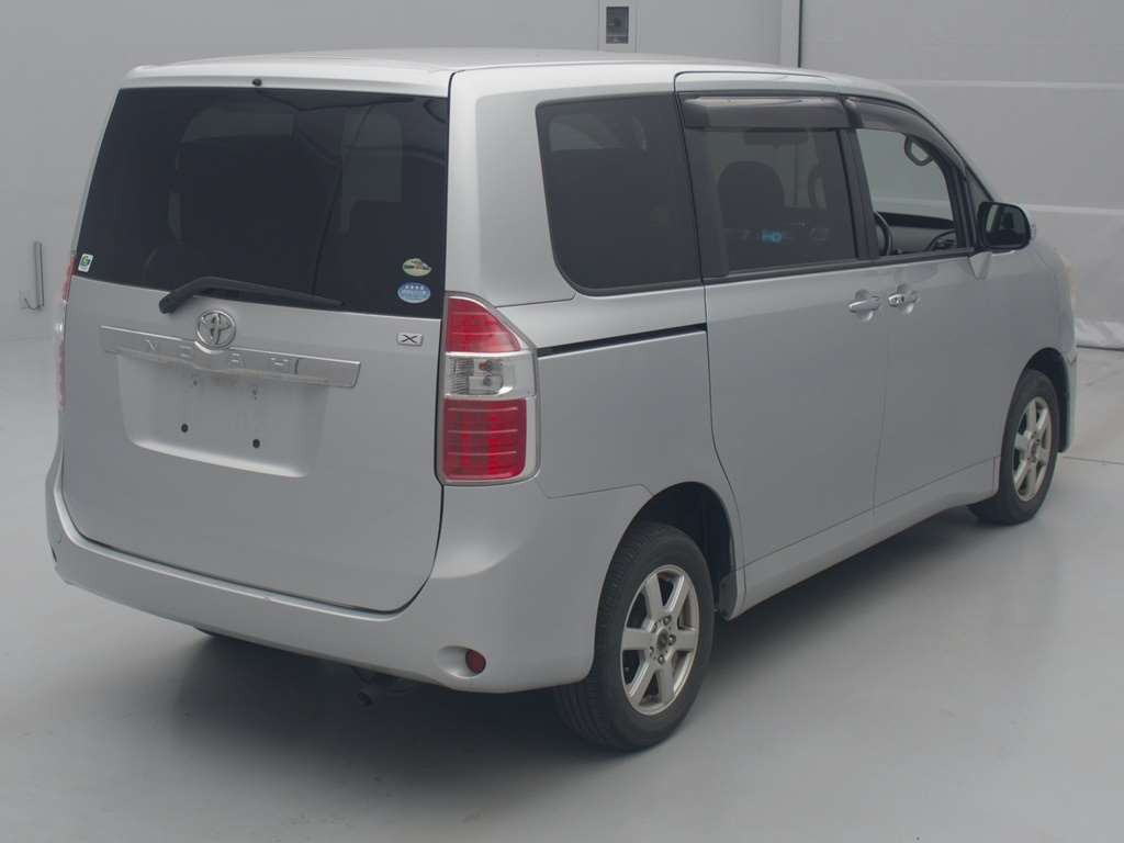 2009 Toyota Noah ZRR75G[1]