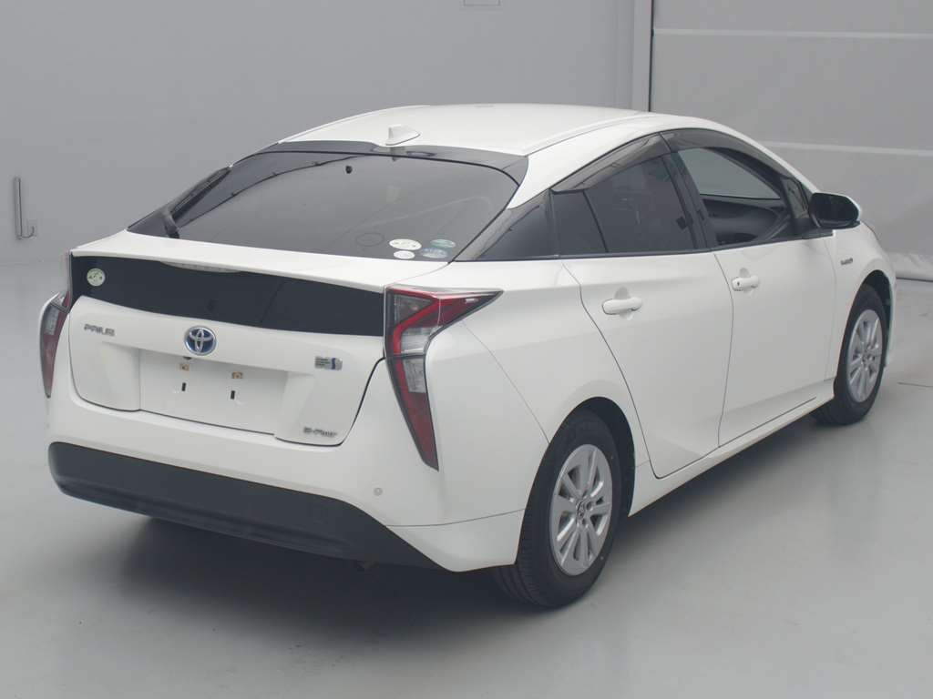 2017 Toyota Prius ZVW55[1]