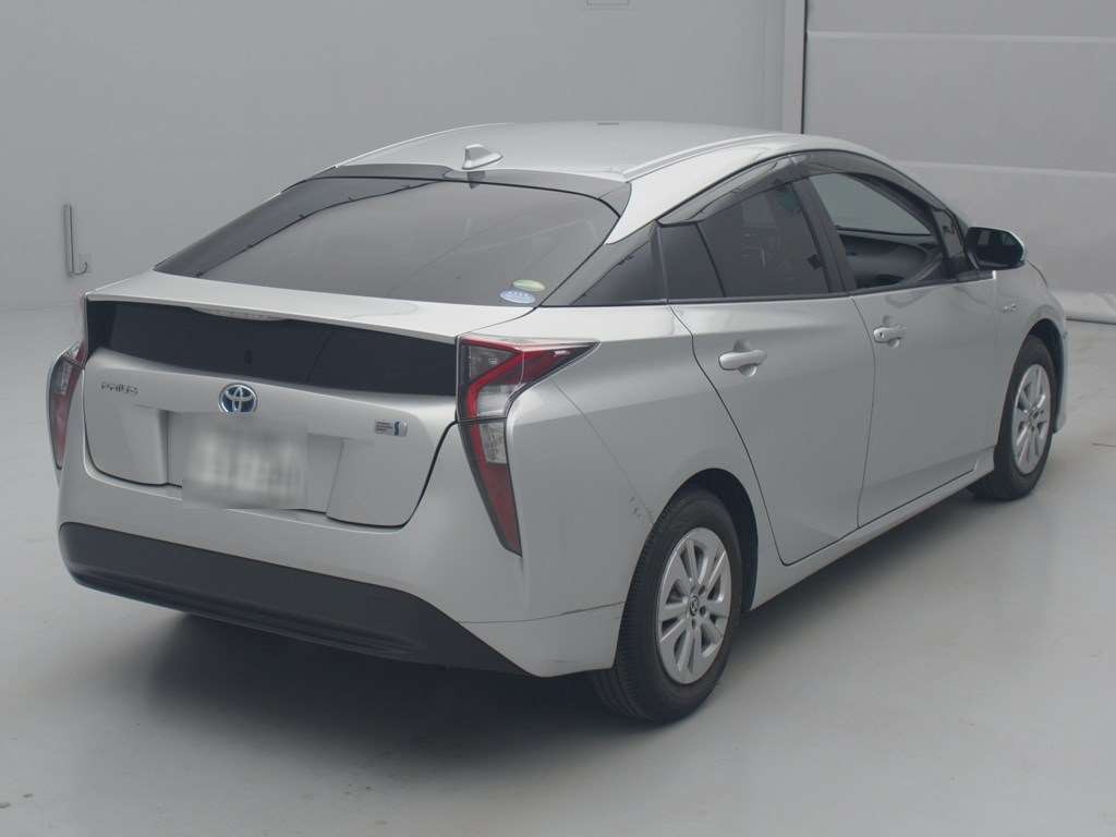 2017 Toyota Prius ZVW51[1]