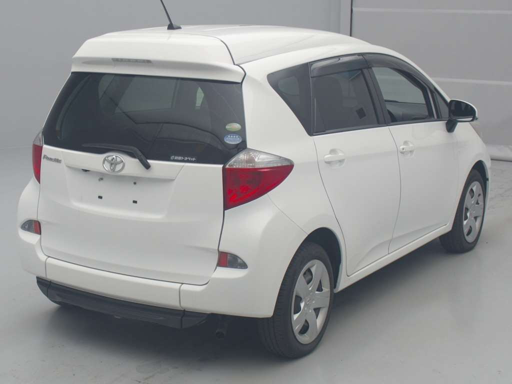 2011 Toyota Ractis NSP122[1]