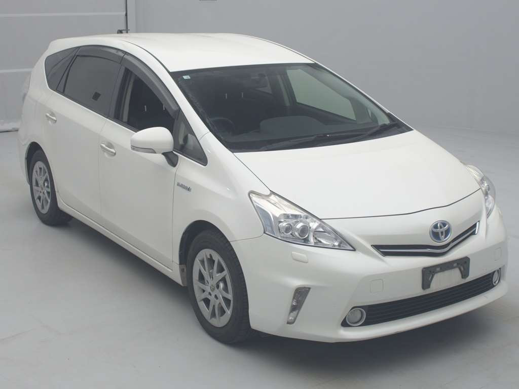 2014 Toyota Prius alpha ZVW41W[2]