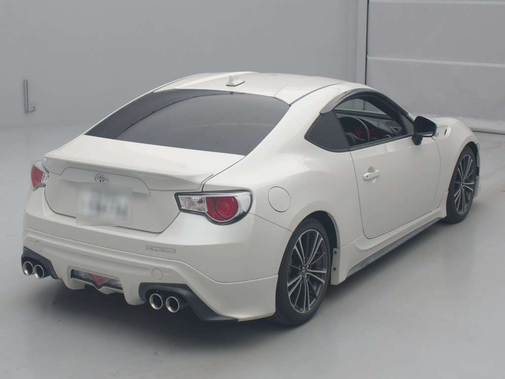 2013 Toyota 86 ZN6[1]