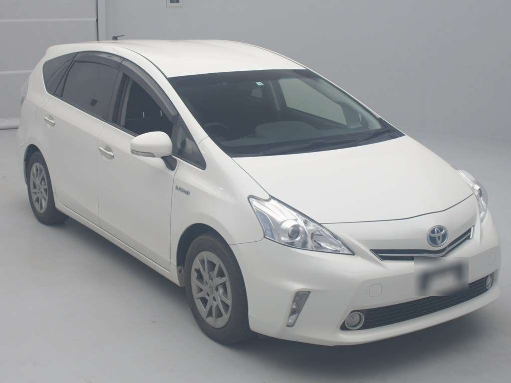 2014 Toyota Prius alpha ZVW41W[2]