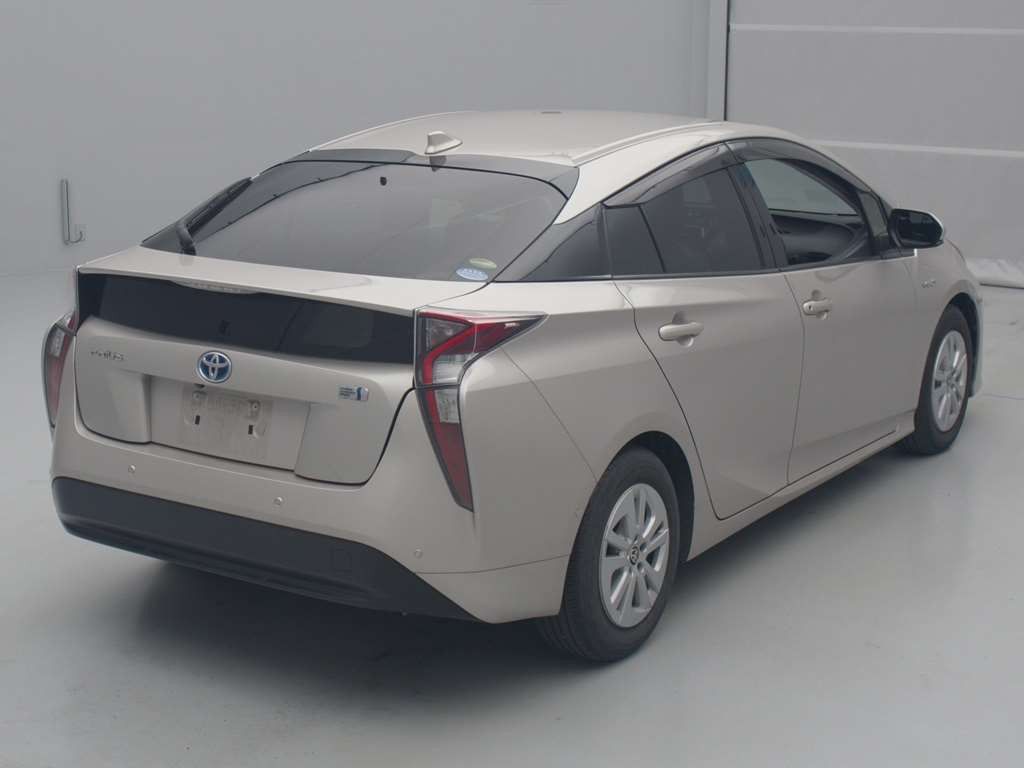 2017 Toyota Prius ZVW50[1]