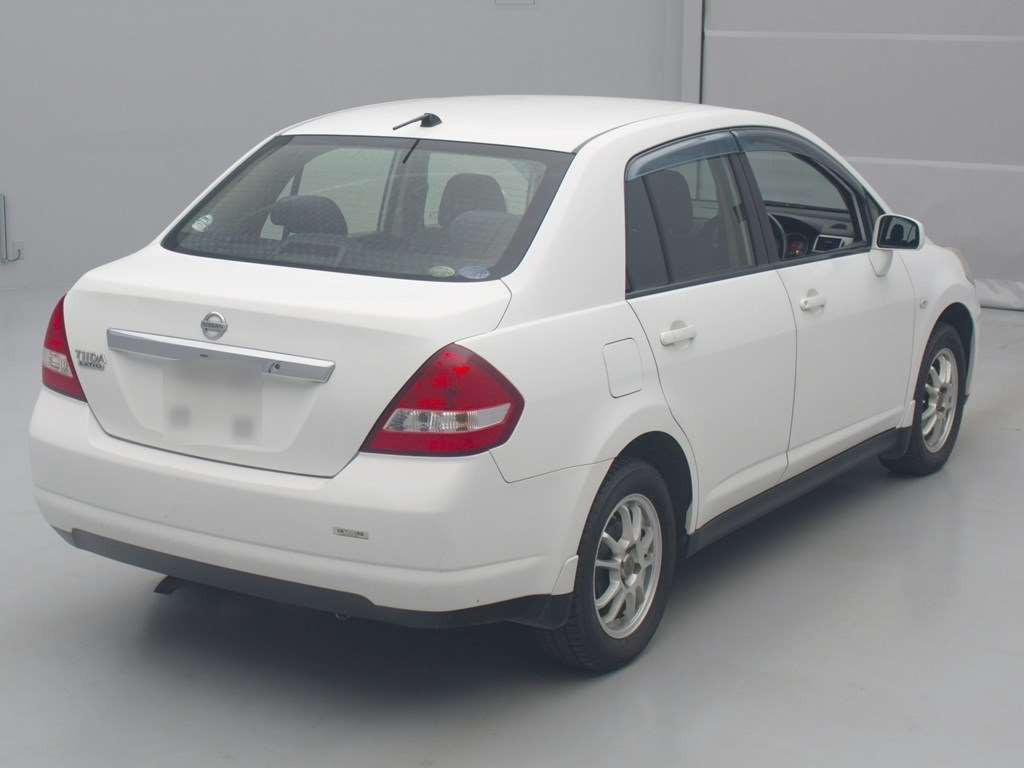 2011 Nissan Tiida Latio SNC11[1]