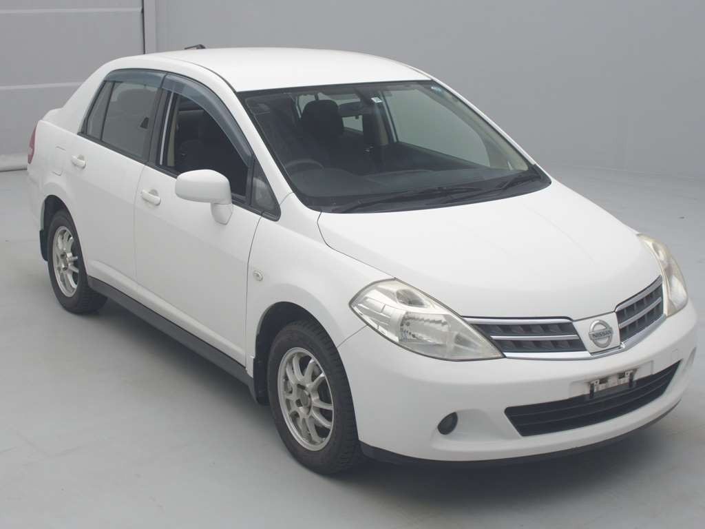 2011 Nissan Tiida Latio SNC11[2]