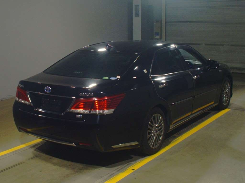 2014 Toyota Crown Majesta GWS214[1]