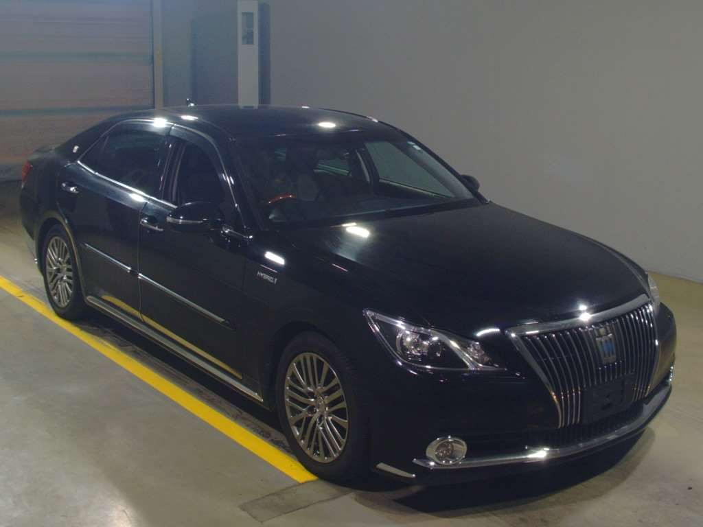 2014 Toyota Crown Majesta GWS214[2]