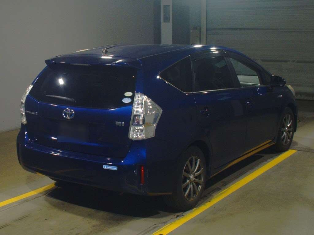 2012 Toyota Prius alpha ZVW41W[1]