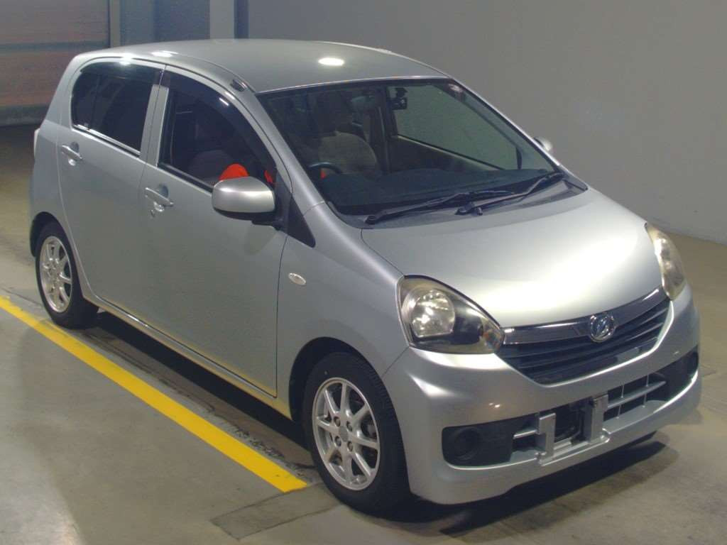 2015 Daihatsu Mira es LA300S[2]