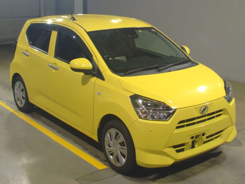 2017 Daihatsu Mira es LA350S[2]