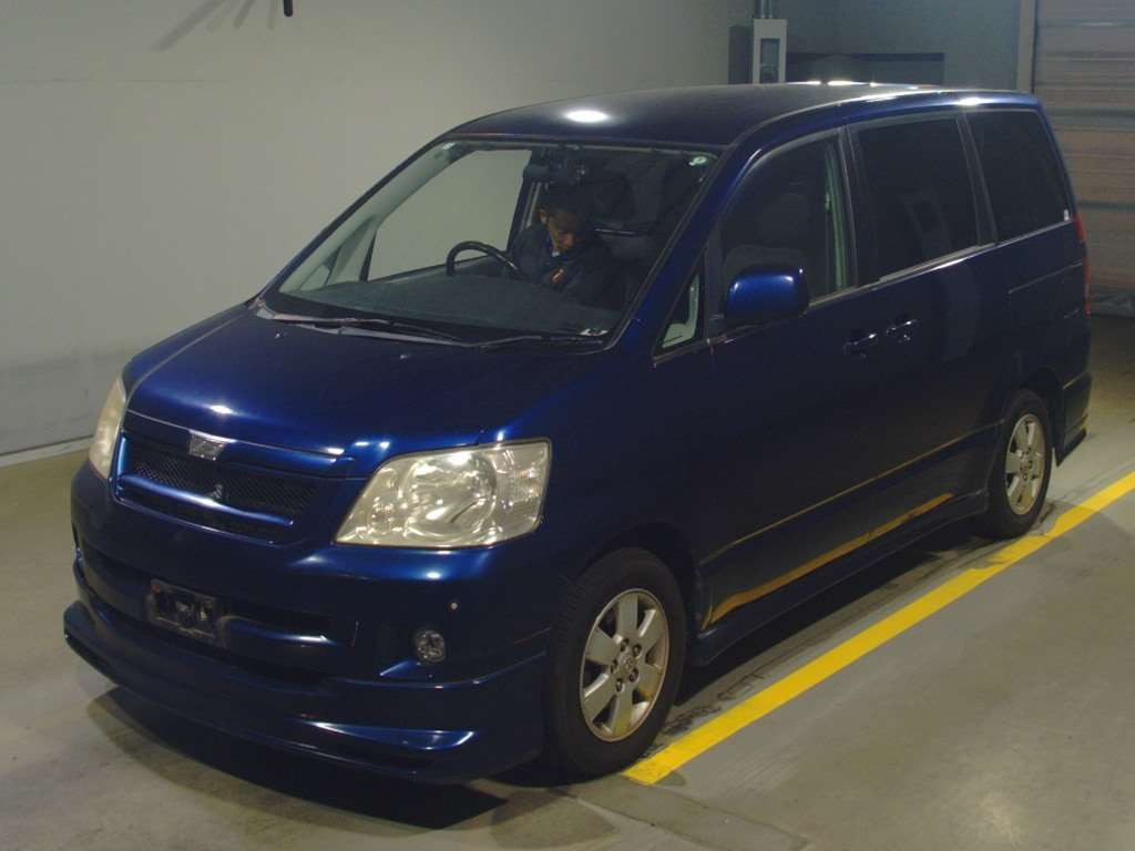 2002 Toyota Noah AZR60G[0]