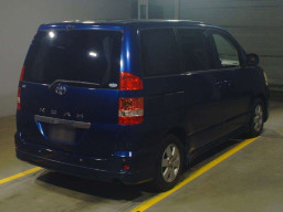 2002 Toyota Noah