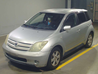 2002 Toyota IST