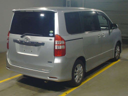 2013 Toyota Noah