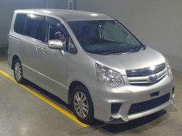 2013 Toyota Noah