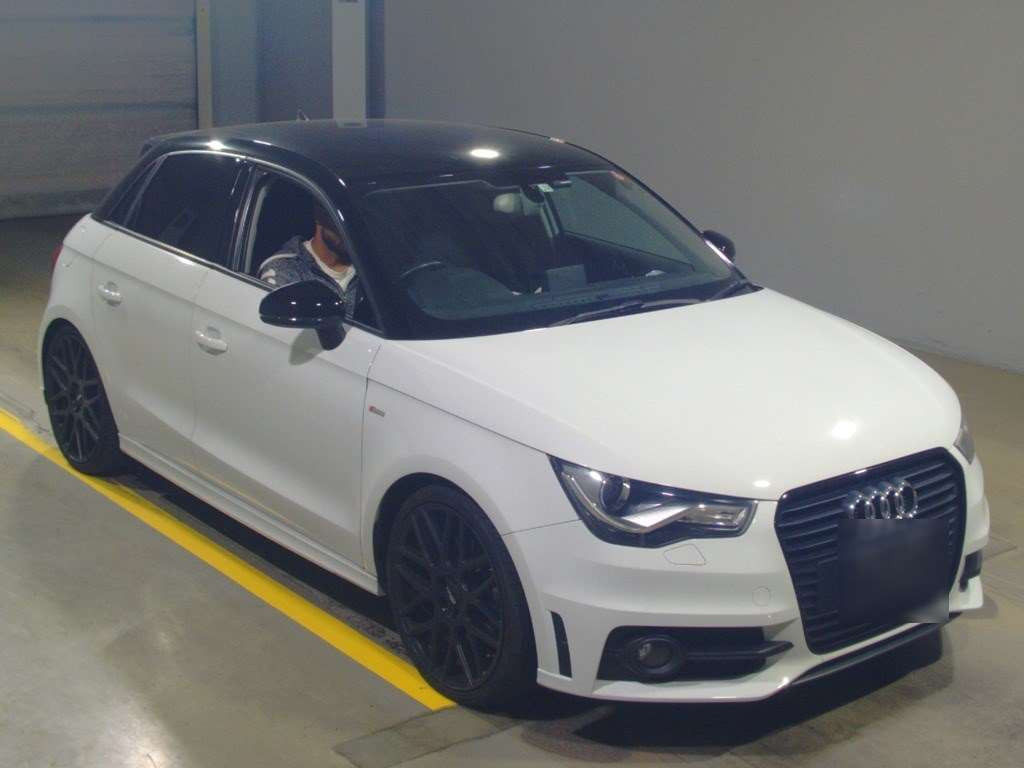 2013 Audi A1 Sportback 8XCAX[2]