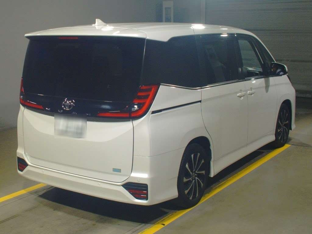 2023 Toyota Noah MZRA90W[1]