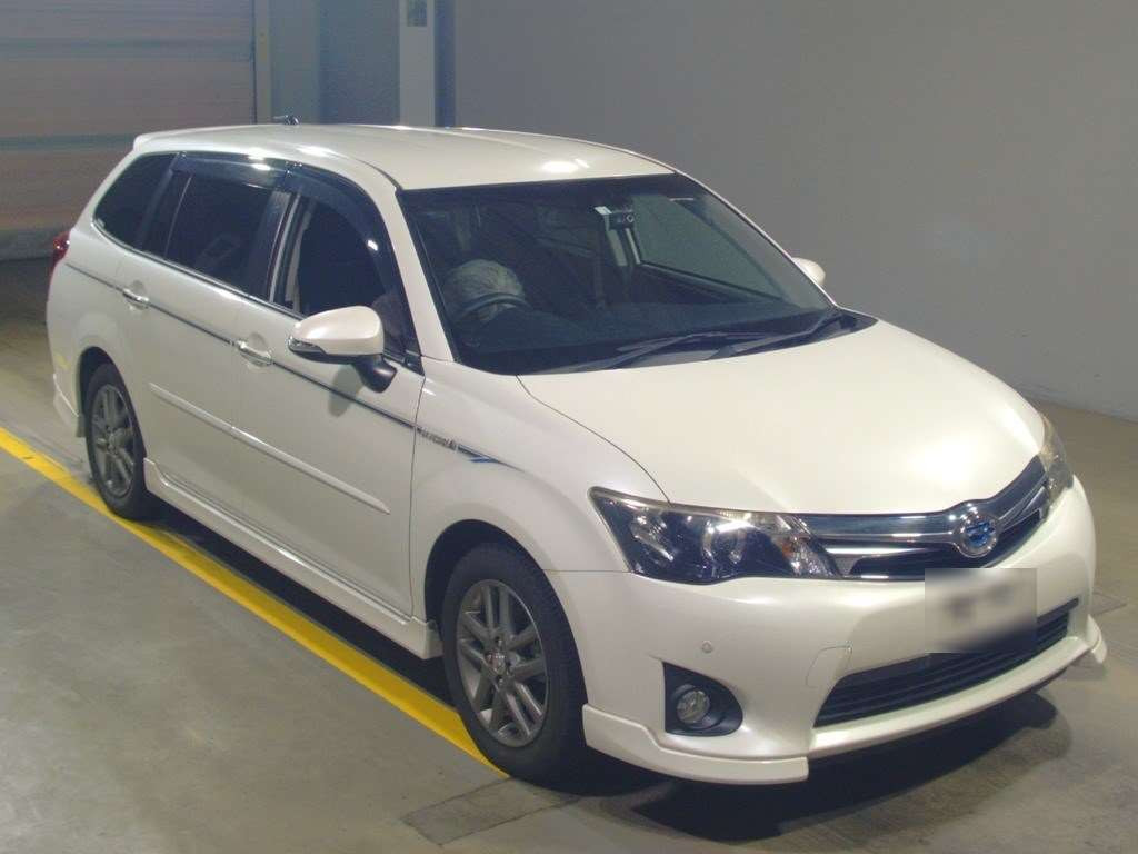 2014 Toyota Corolla Fielder NKE165G[2]