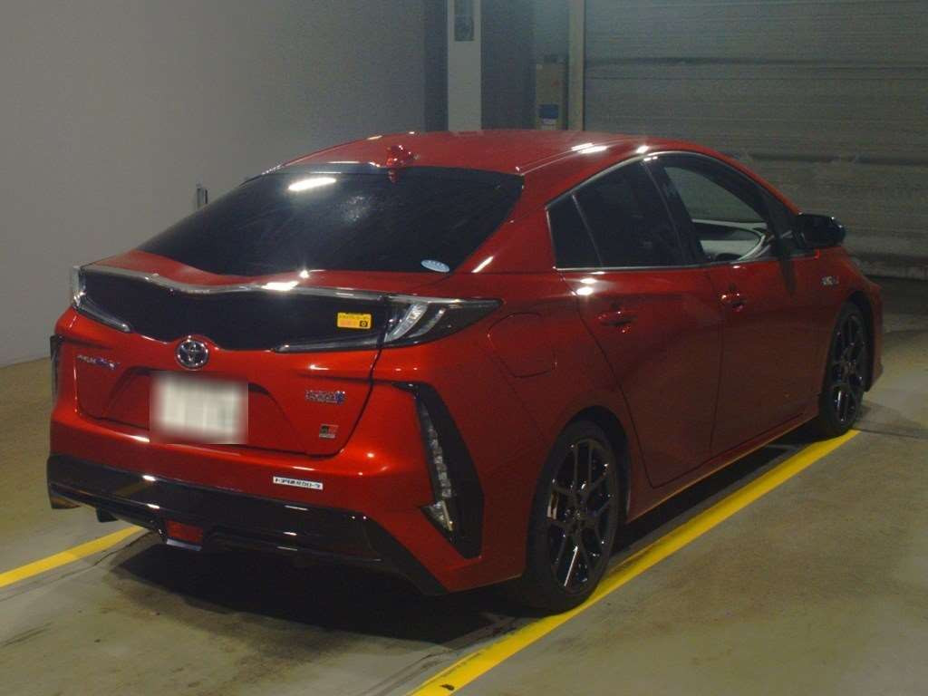 2018 Toyota Prius PHV ZVW52[1]