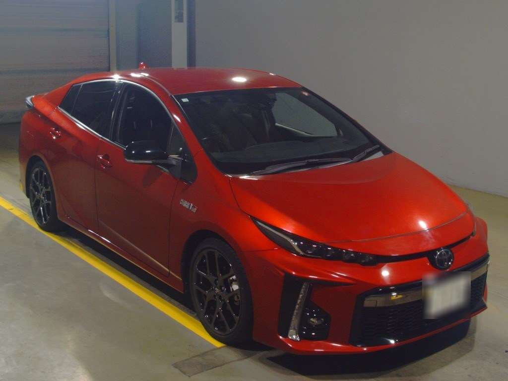 2018 Toyota Prius PHV ZVW52[2]