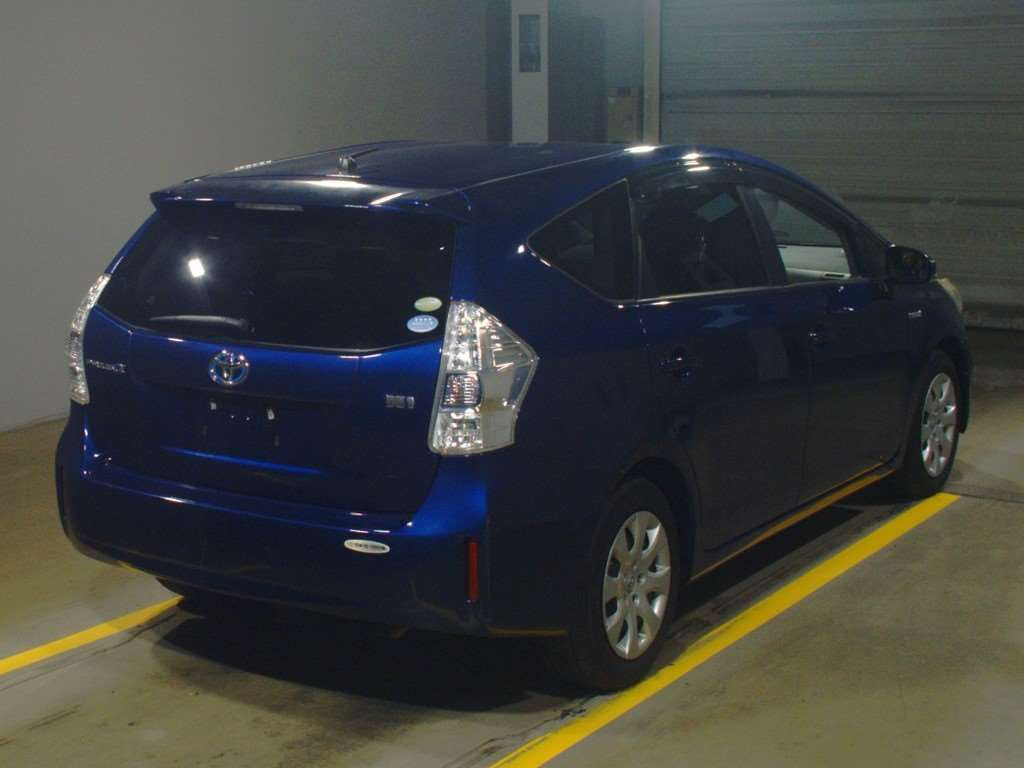 2012 Toyota Prius alpha ZVW41W[1]