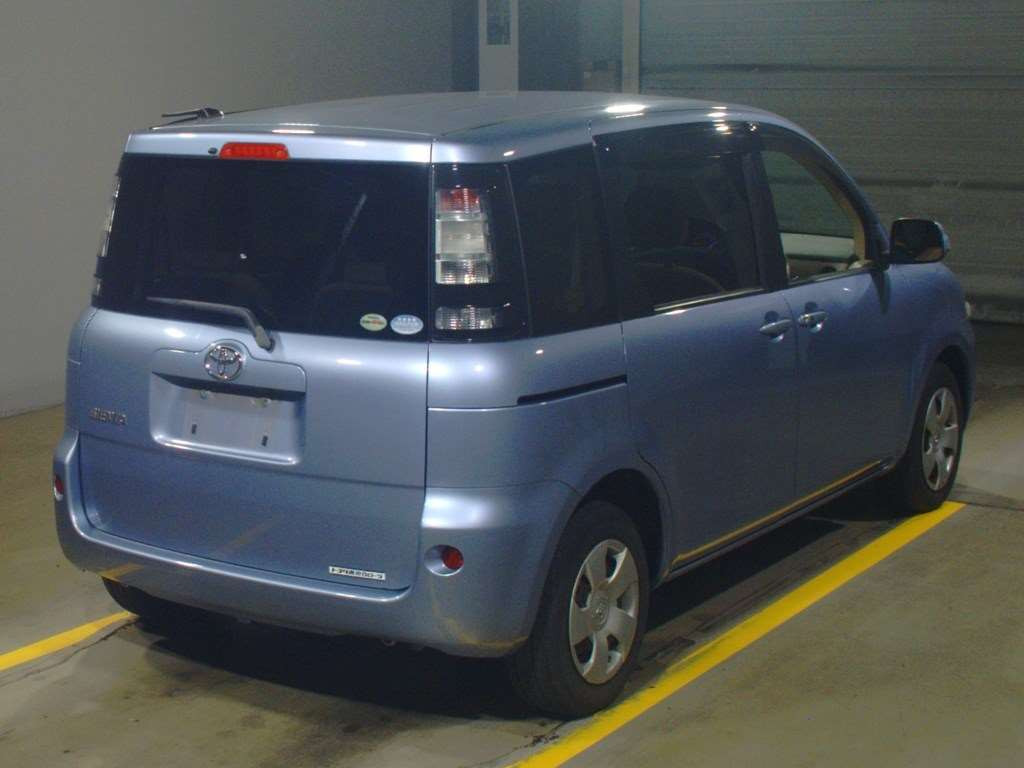 2011 Toyota Sienta NCP81G[1]