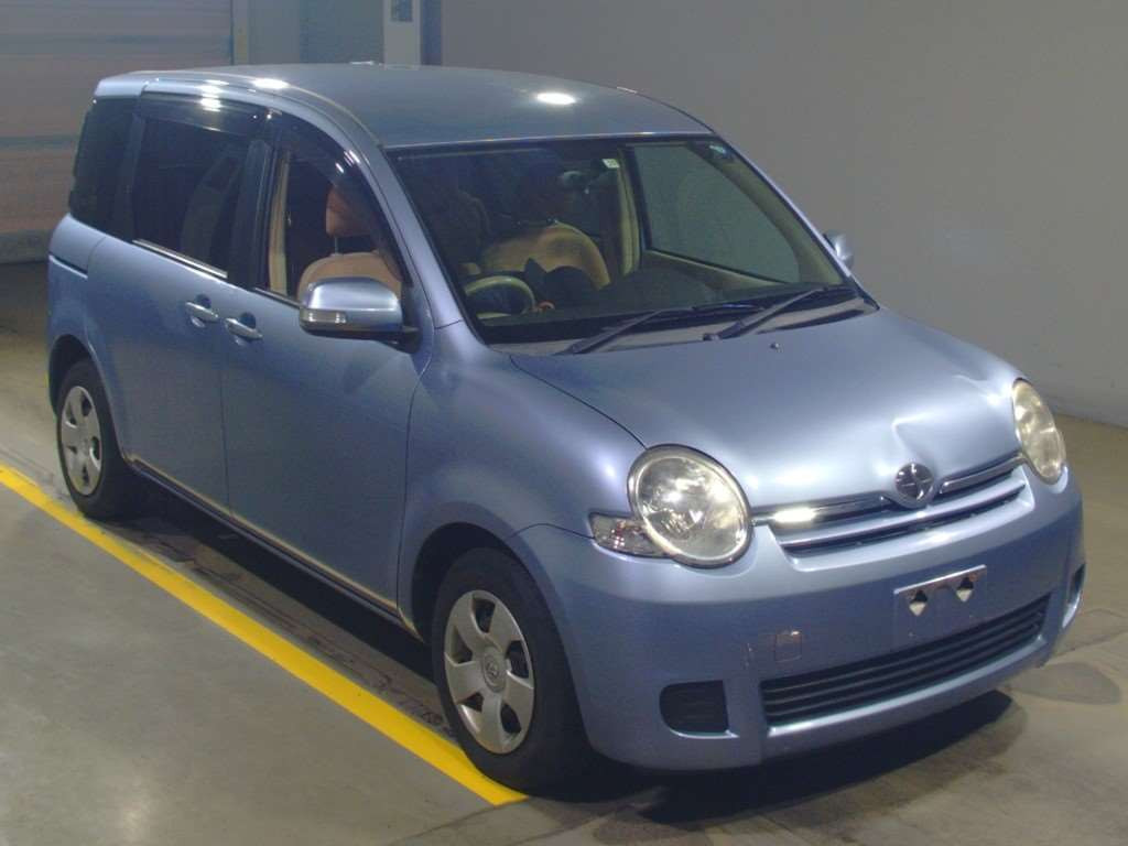 2011 Toyota Sienta NCP81G[2]