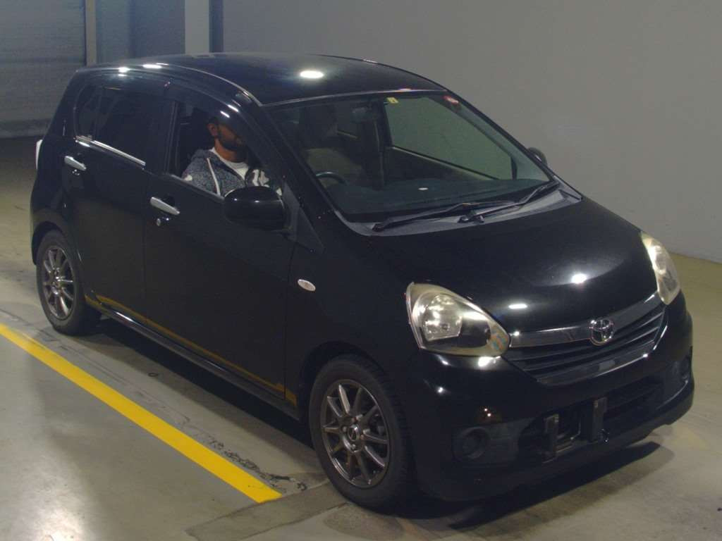 2014 Toyota Pixis Epoch LA300A[2]