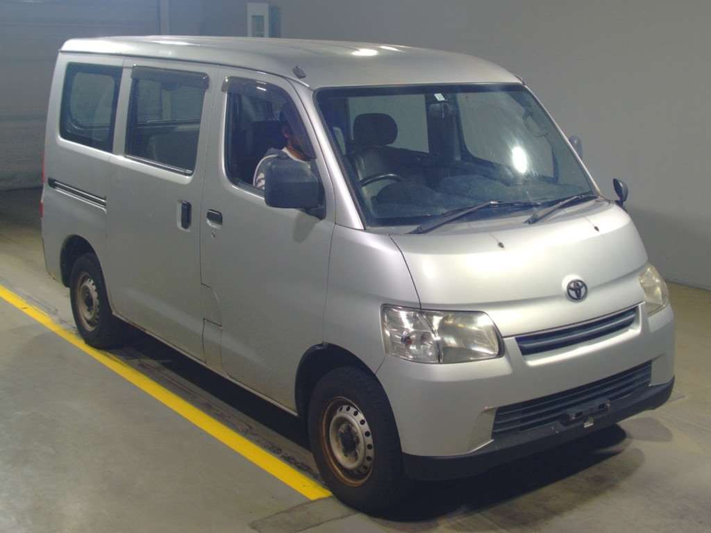 2010 Toyota Liteace Van S402M[2]