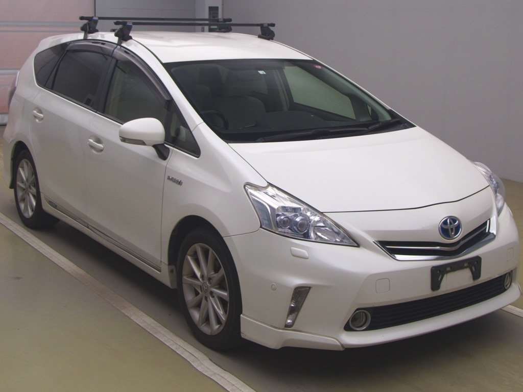 2012 Toyota Prius alpha ZVW41W[2]