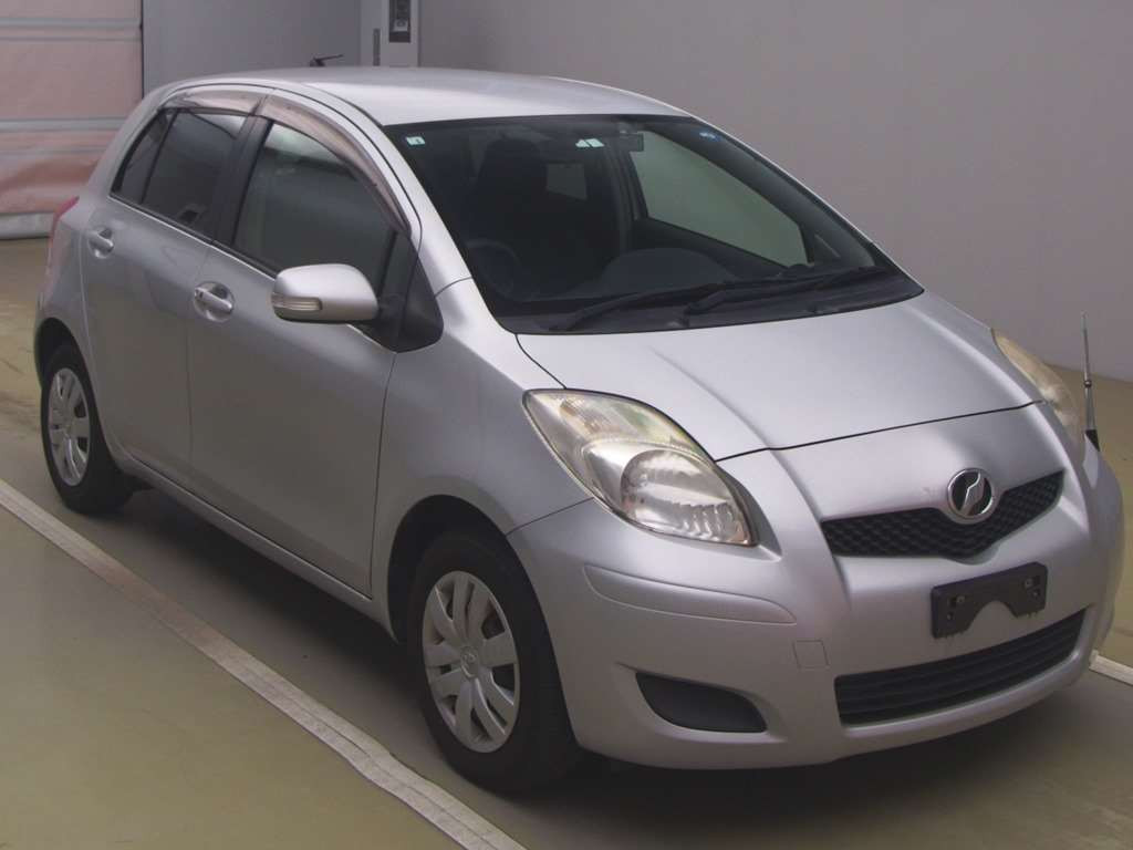 2010 Toyota Vitz SCP90[2]