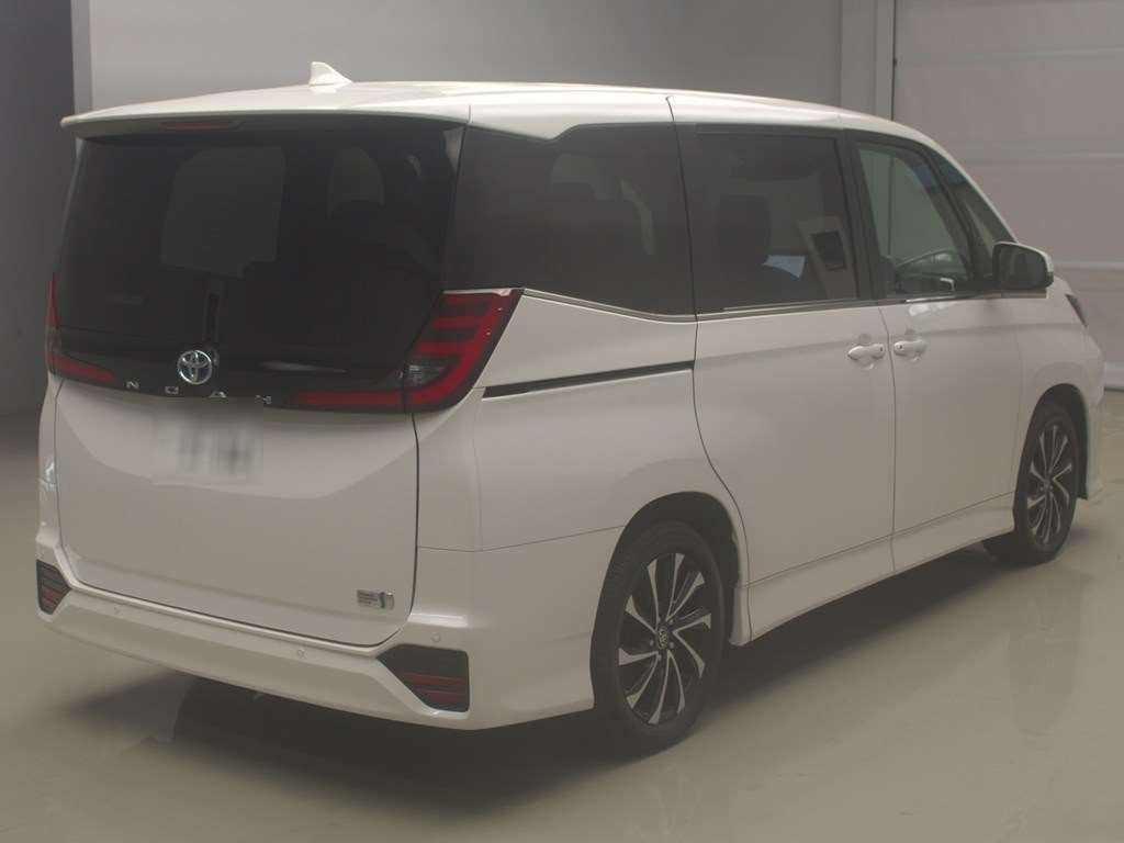 2023 Toyota Noah ZWR90W[1]