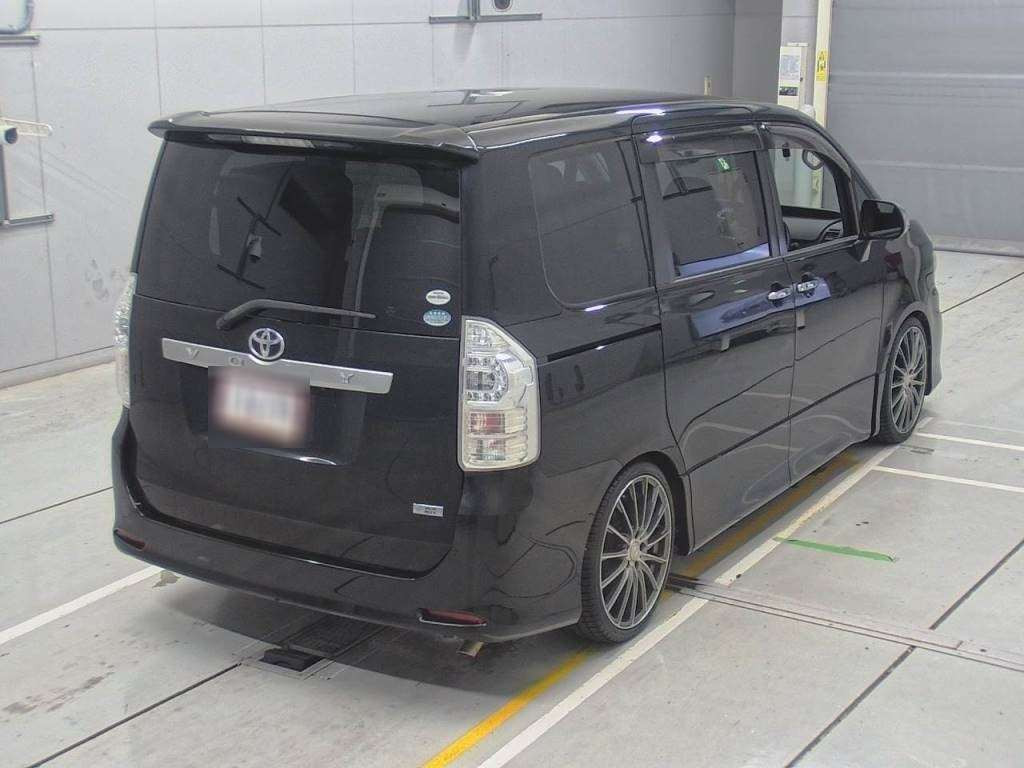 2011 Toyota Voxy ZRR70W[1]