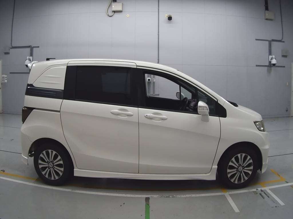 2012 Honda Freed Spike GB3[2]