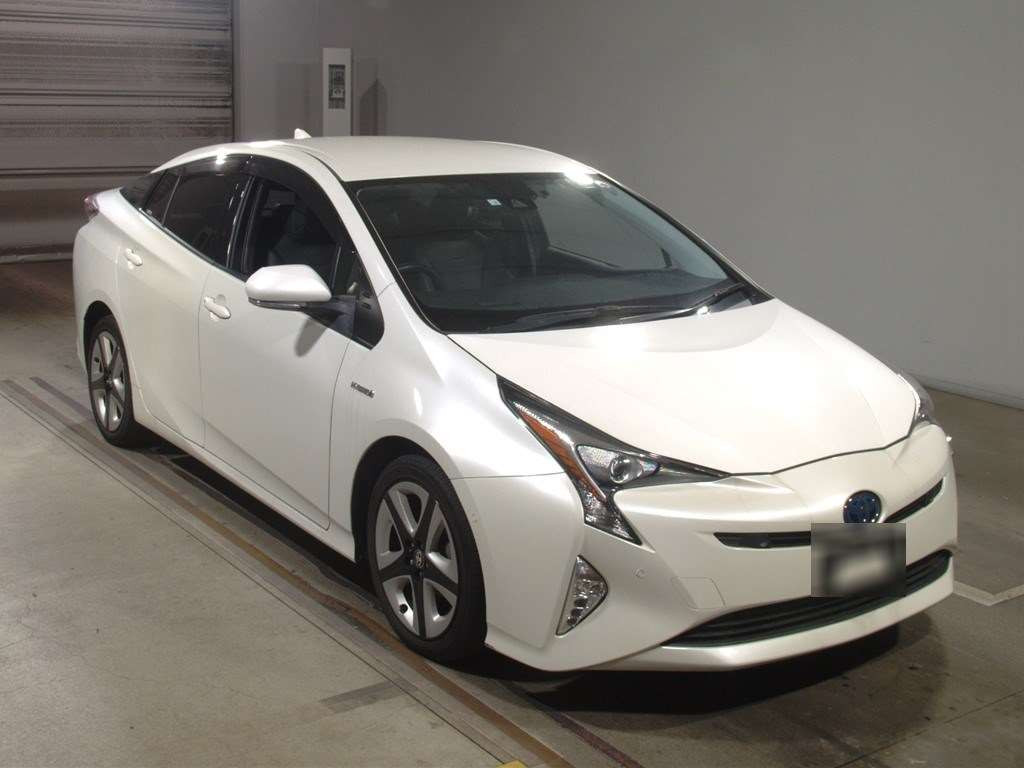 2016 Toyota Prius ZVW51[2]