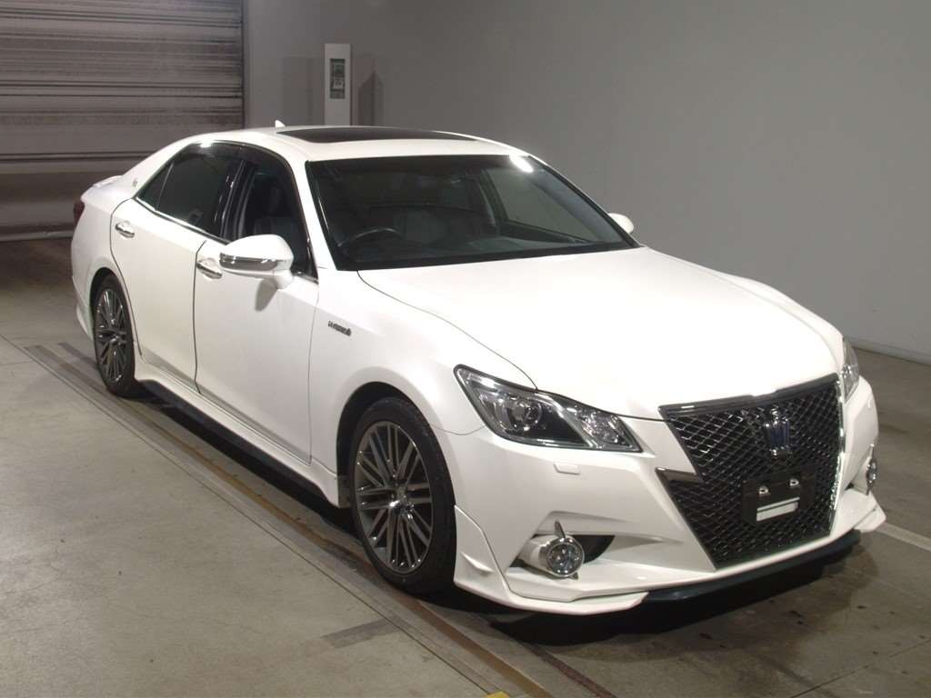 2015 Toyota Crown Hybrid AWS210[2]