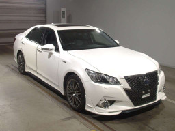 2015 Toyota Crown Hybrid