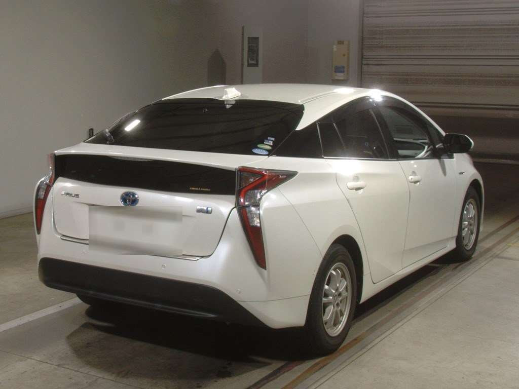 2017 Toyota Prius ZVW50[1]