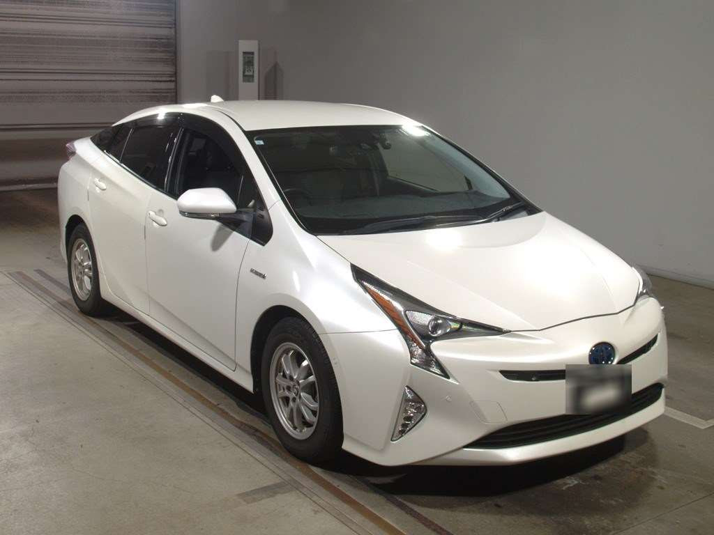 2017 Toyota Prius ZVW50[2]