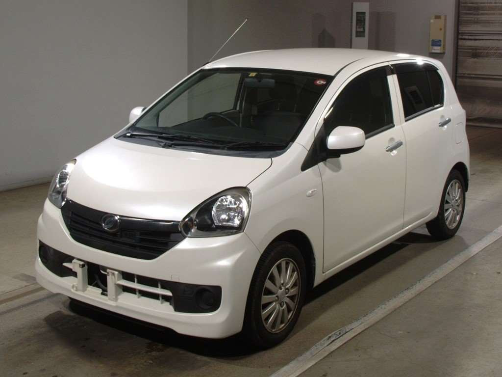 2016 Daihatsu Mira es LA300S[0]