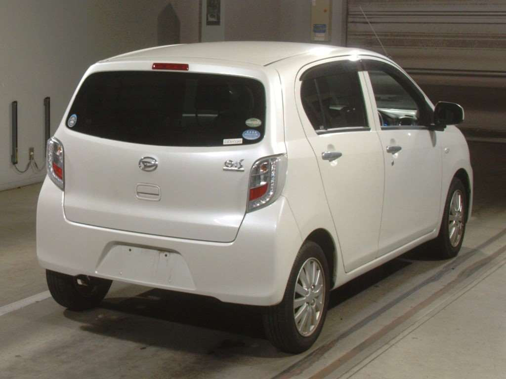 2016 Daihatsu Mira es LA300S[1]