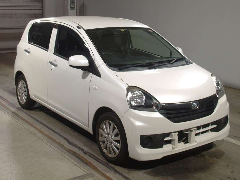 2016 Daihatsu Mira es LA300S[2]