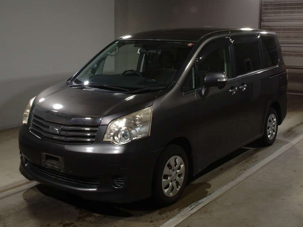 2010 Toyota Noah ZRR70G[0]