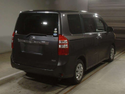 2010 Toyota Noah