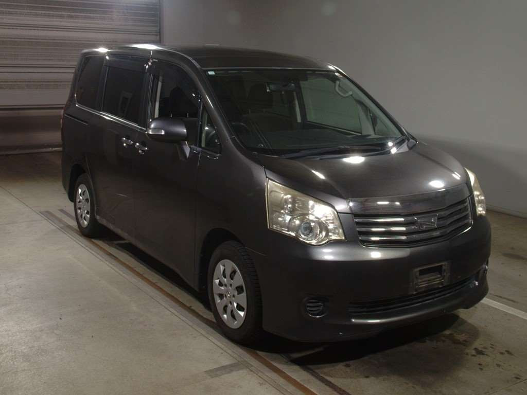 2010 Toyota Noah ZRR70G[2]