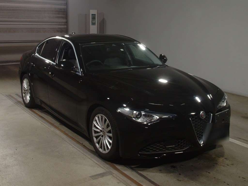 2017 Alfa Romeo Julia 95220[2]