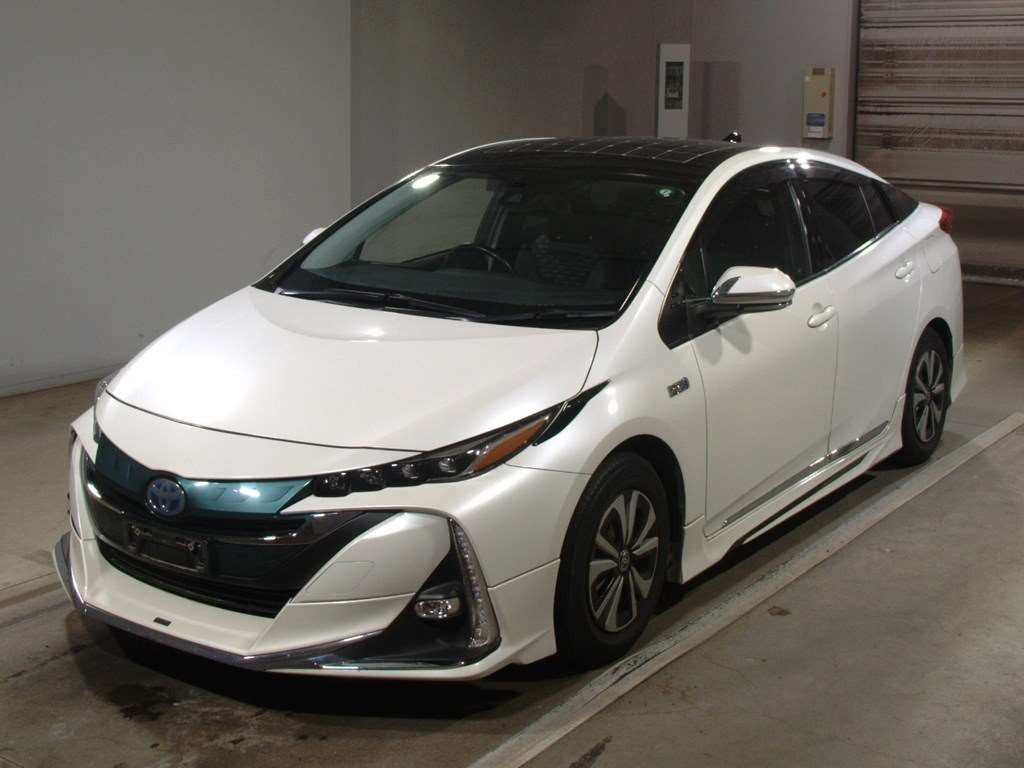 2017 Toyota Prius PHV ZVW52[0]