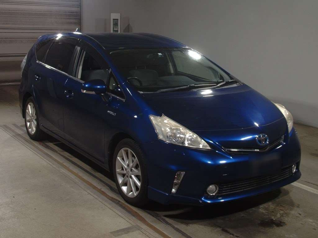 2012 Toyota Prius alpha ZVW41W[2]