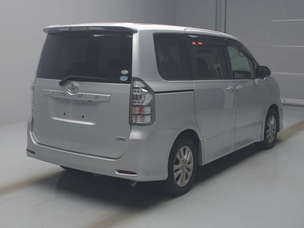 2011 Toyota Voxy ZRR70W[1]